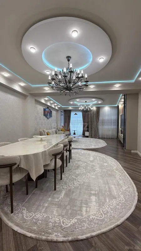 Satılır 4 otaqlı mənzil 200 m²