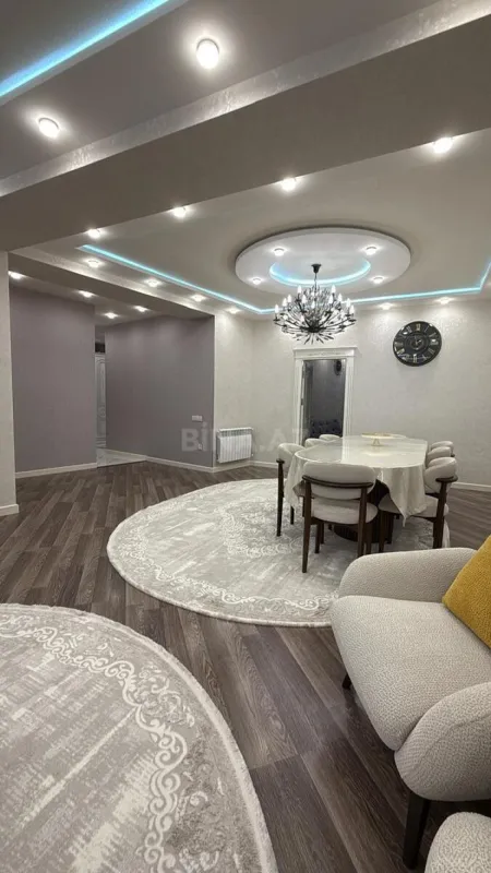 Satılır 4 otaqlı mənzil 200 m²