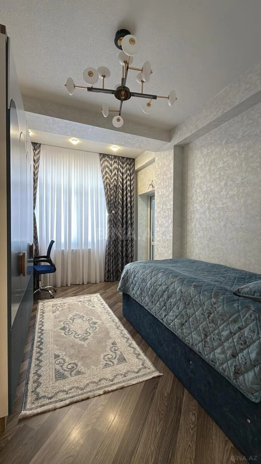 Satılır 4 otaqlı mənzil 200 m²