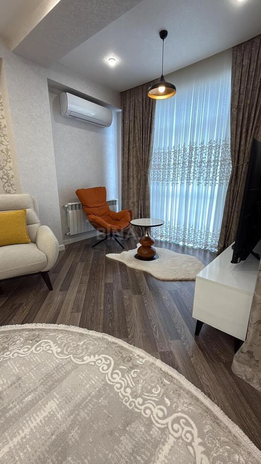 Satılır 4 otaqlı mənzil 200 m²