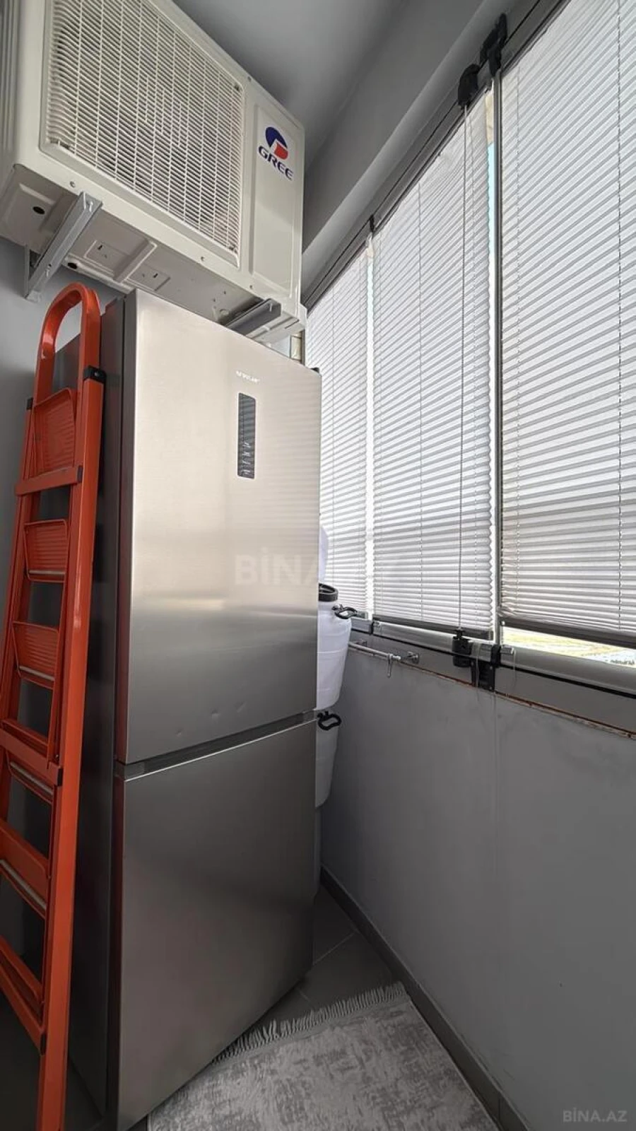 Satılır 4 otaqlı mənzil 200 m²