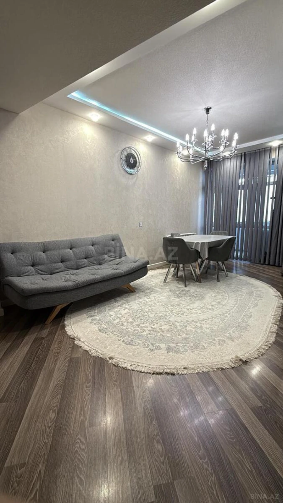Satılır 4 otaqlı mənzil 200 m²