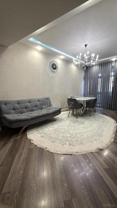 Satılır 4 otaqlı mənzil 200 m²