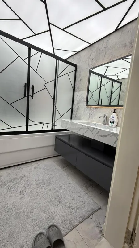 Satılır 4 otaqlı mənzil 200 m²