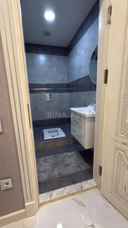 Satılır 4 otaqlı mənzil 200 m²