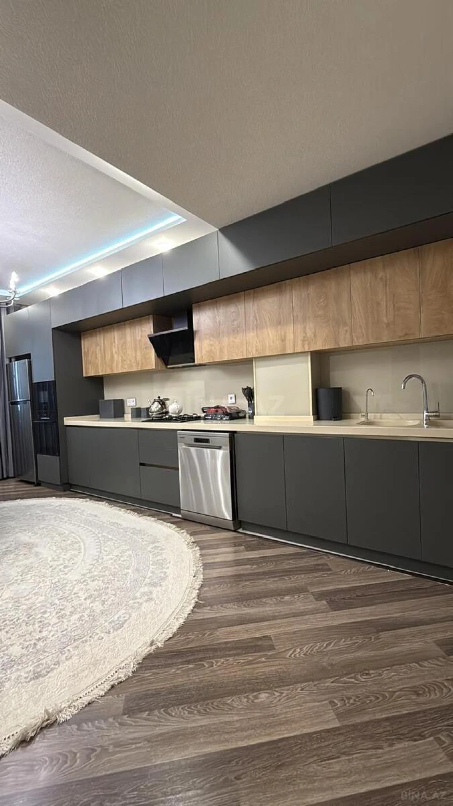 Satılır 4 otaqlı mənzil 200 m²