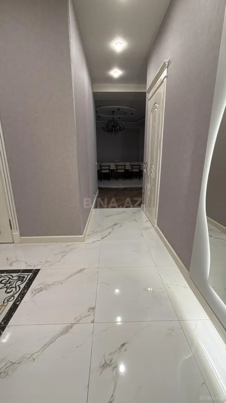 Satılır 4 otaqlı mənzil 200 m²