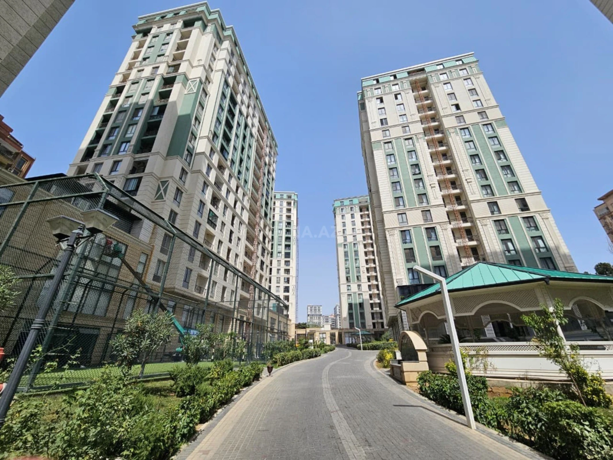 Satılır 3 otaqlı mənzil 117 m²