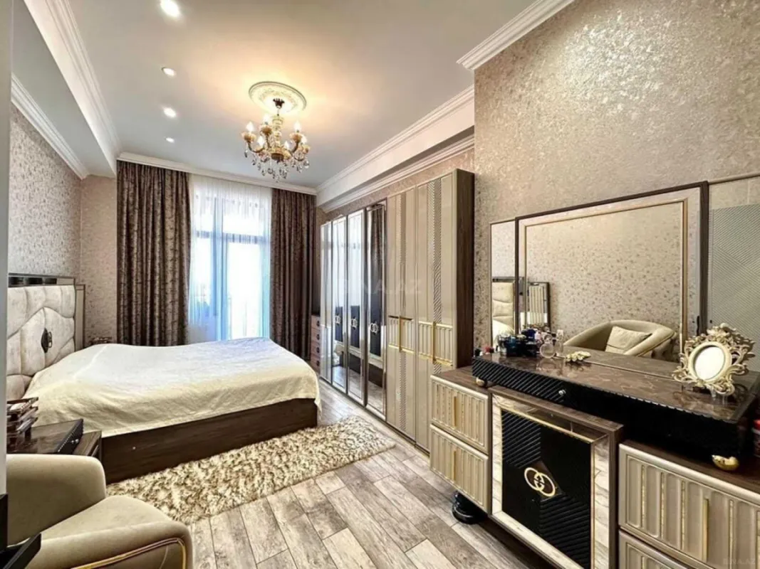 Satılır 3 otaqlı mənzil 117 m²