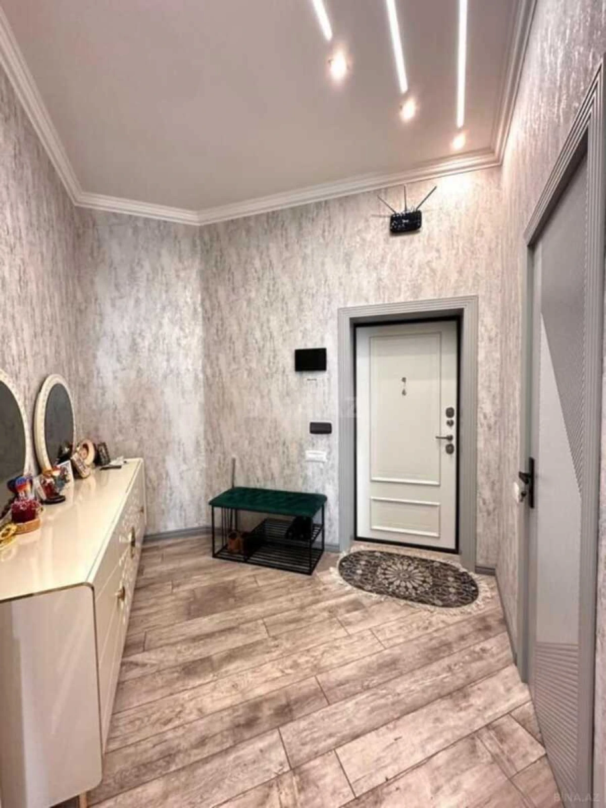 Satılır 3 otaqlı mənzil 117 m²