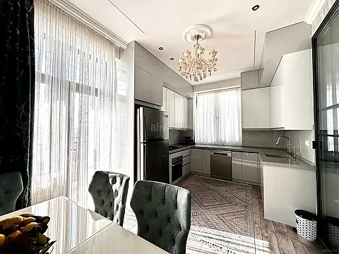 Satılır 3 otaqlı mənzil 117 m²
