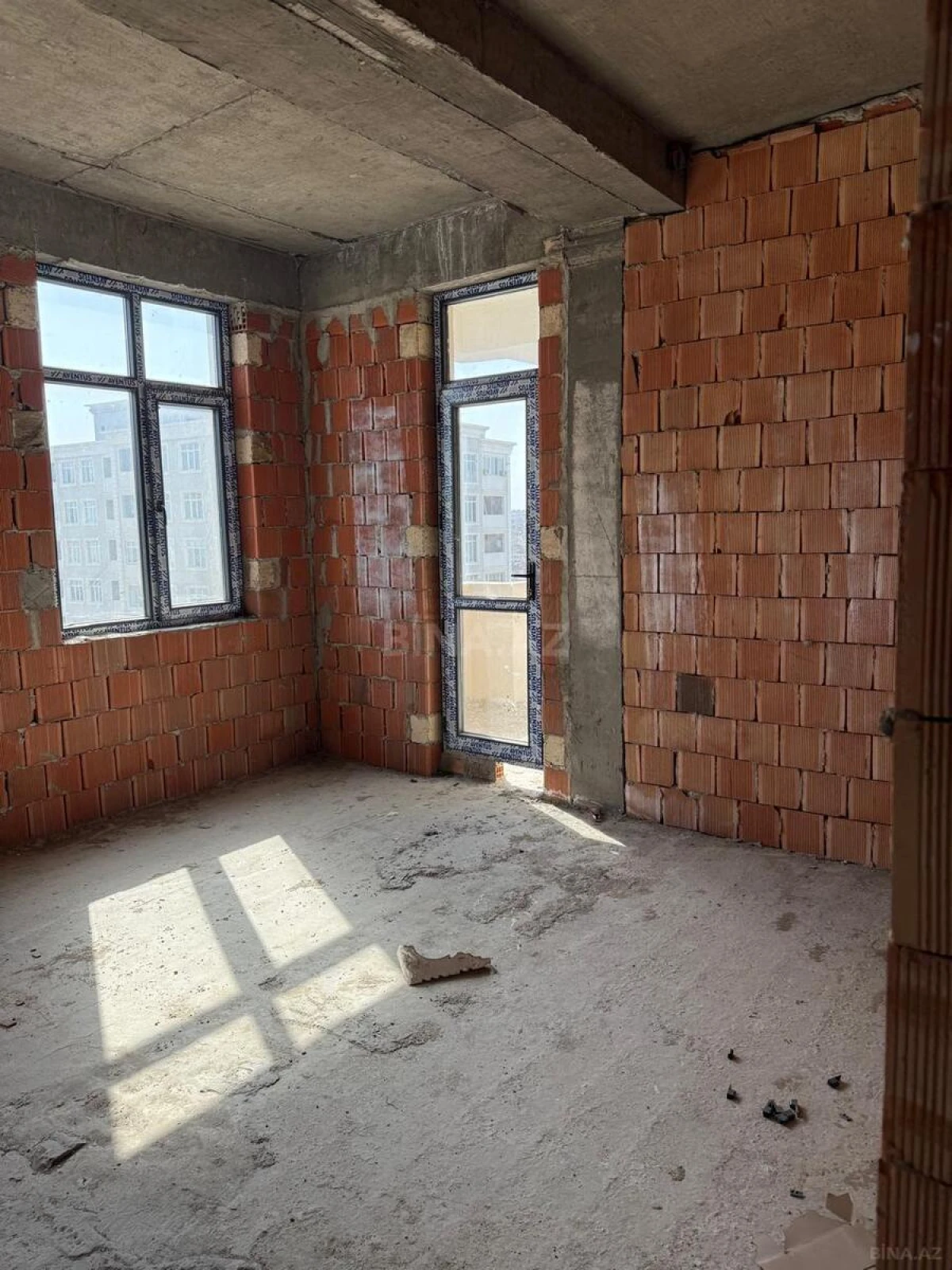 Satılır 3 otaqlı mənzil 146 m²