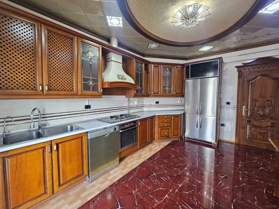 Kirayə verilir 4 otaqlı mənzil 180 m²