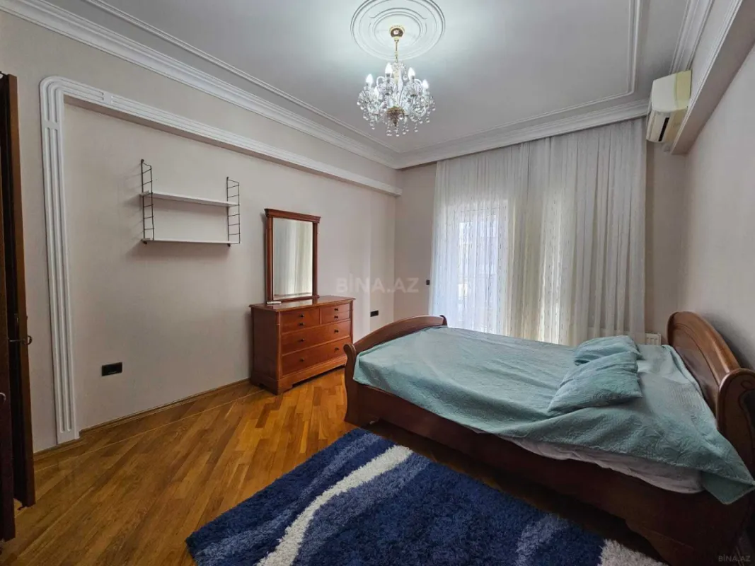 Kirayə verilir 4 otaqlı mənzil 180 m²