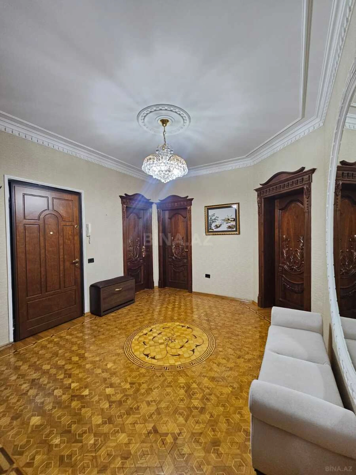Kirayə verilir 4 otaqlı mənzil 180 m²