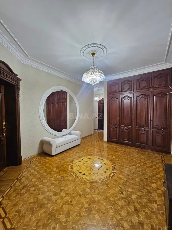 Kirayə verilir 4 otaqlı mənzil 180 m²
