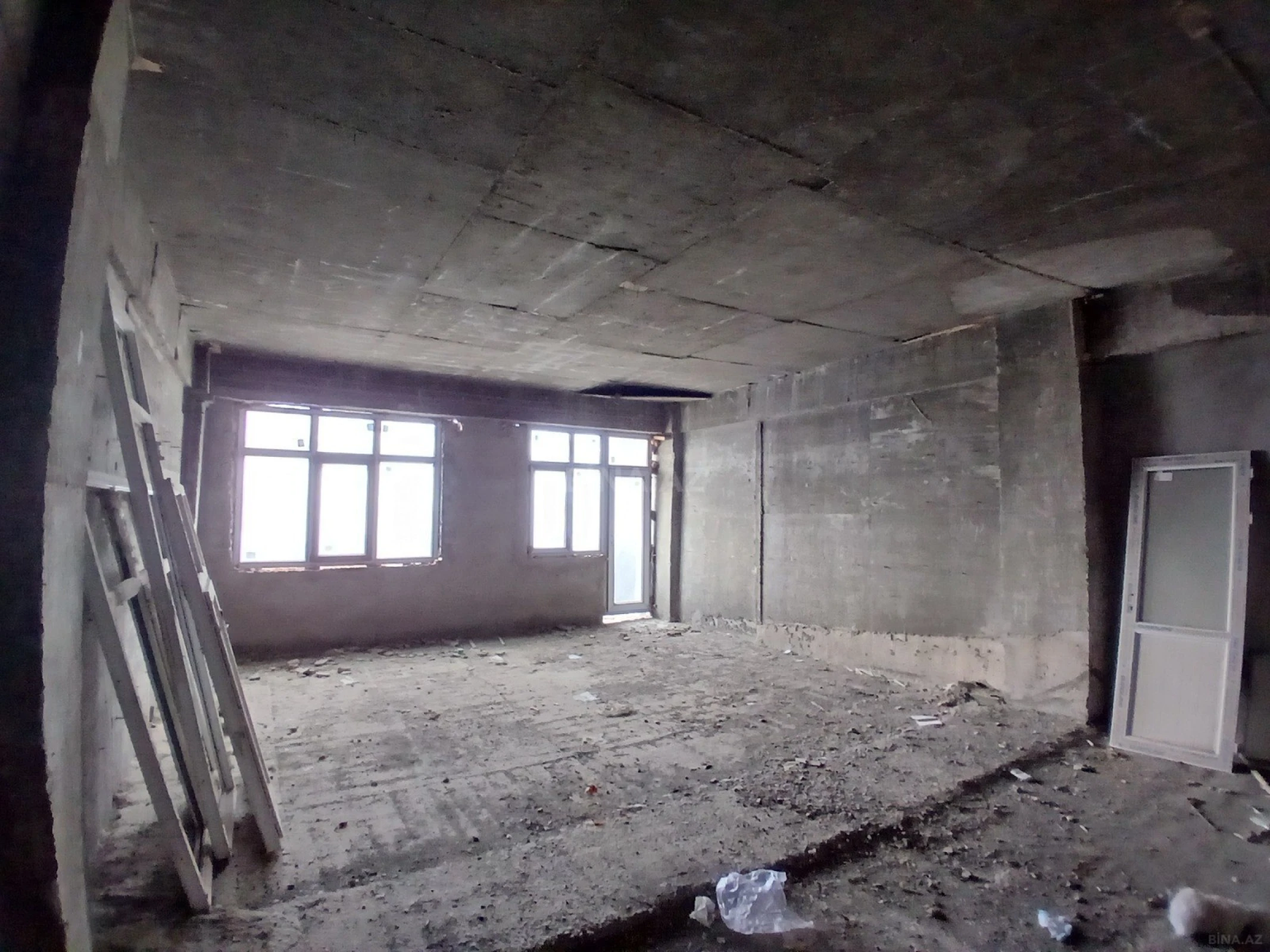 Satılır 4 otaqlı mənzil 170 m²