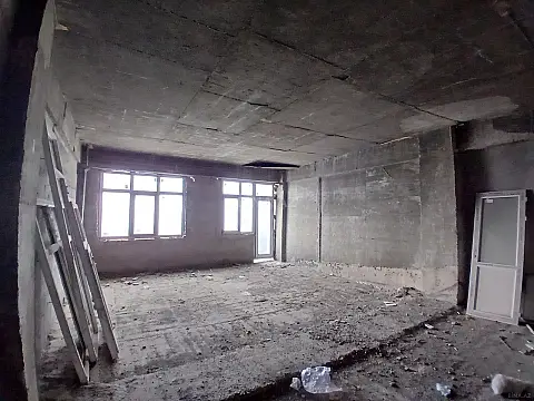 Satılır 4 otaqlı mənzil 170 m²