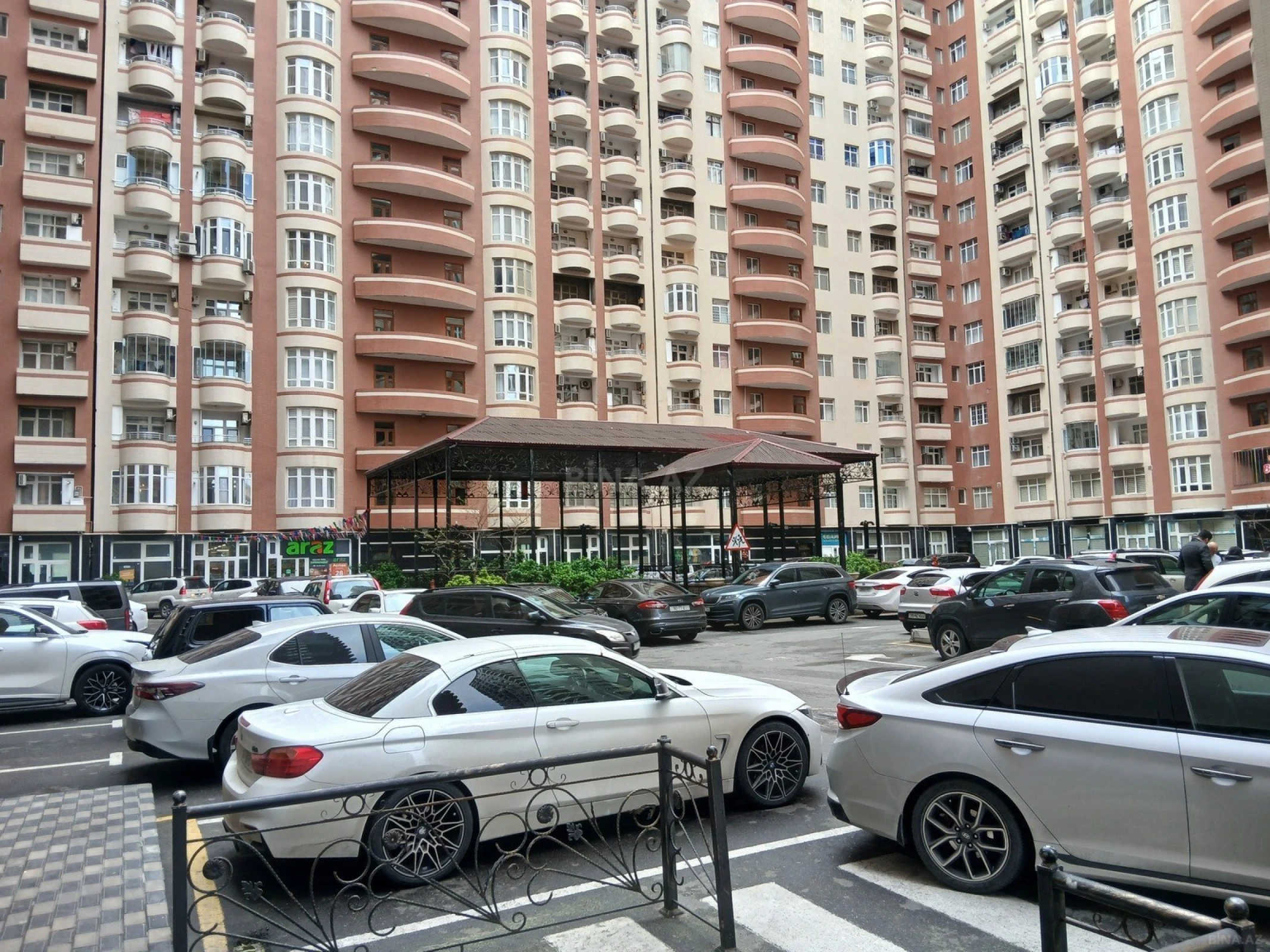 Satılır 4 otaqlı mənzil 170 m²