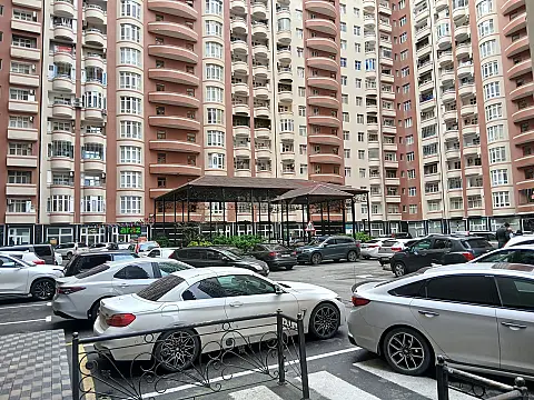 Satılır 4 otaqlı mənzil 170 m²