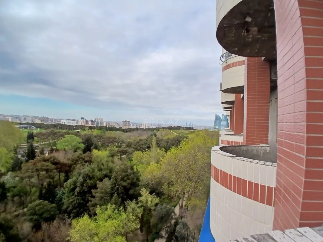 Satılır 4 otaqlı mənzil 170 m²