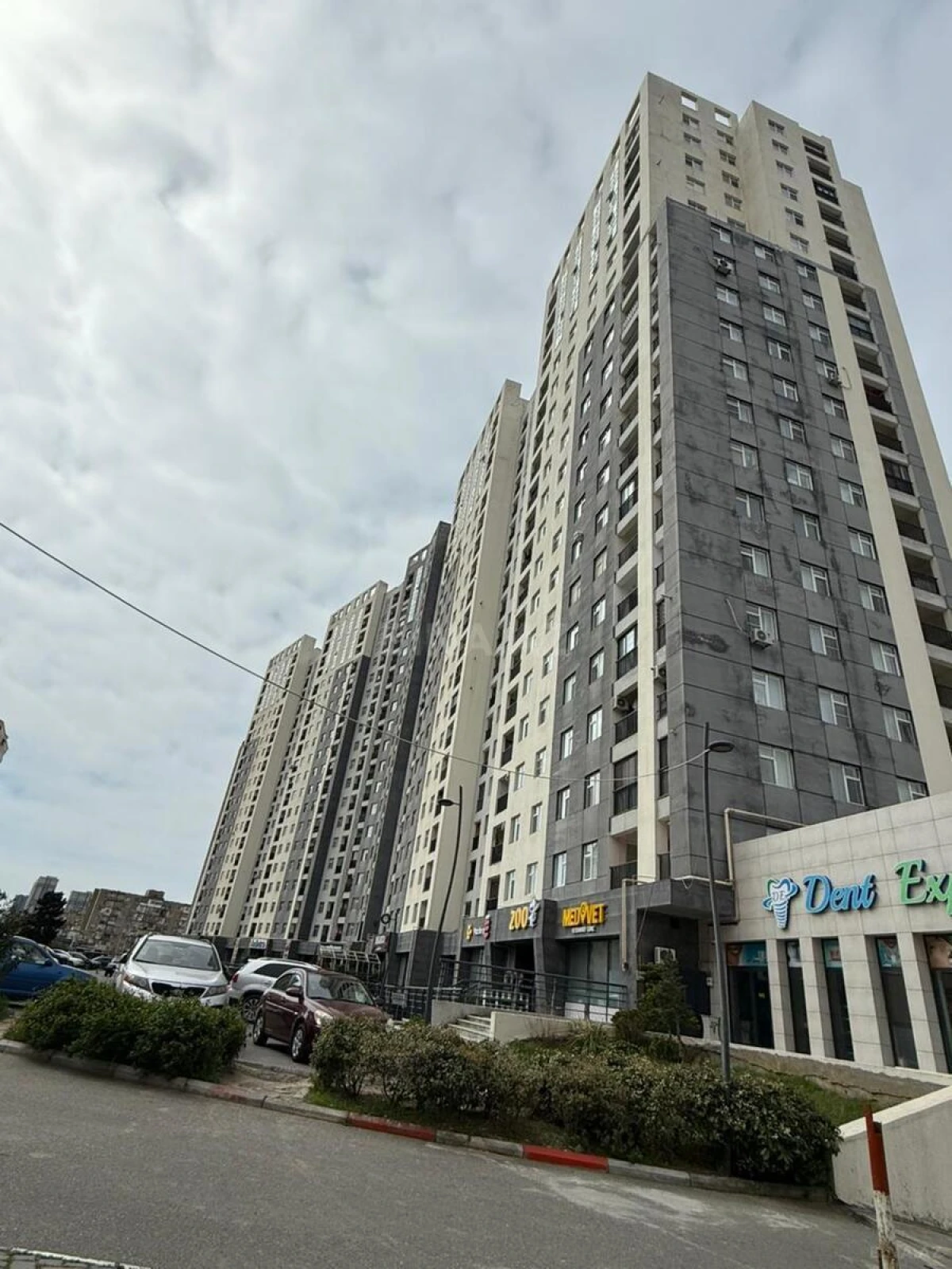 Satılır 3 otaqlı mənzil 93 m²
