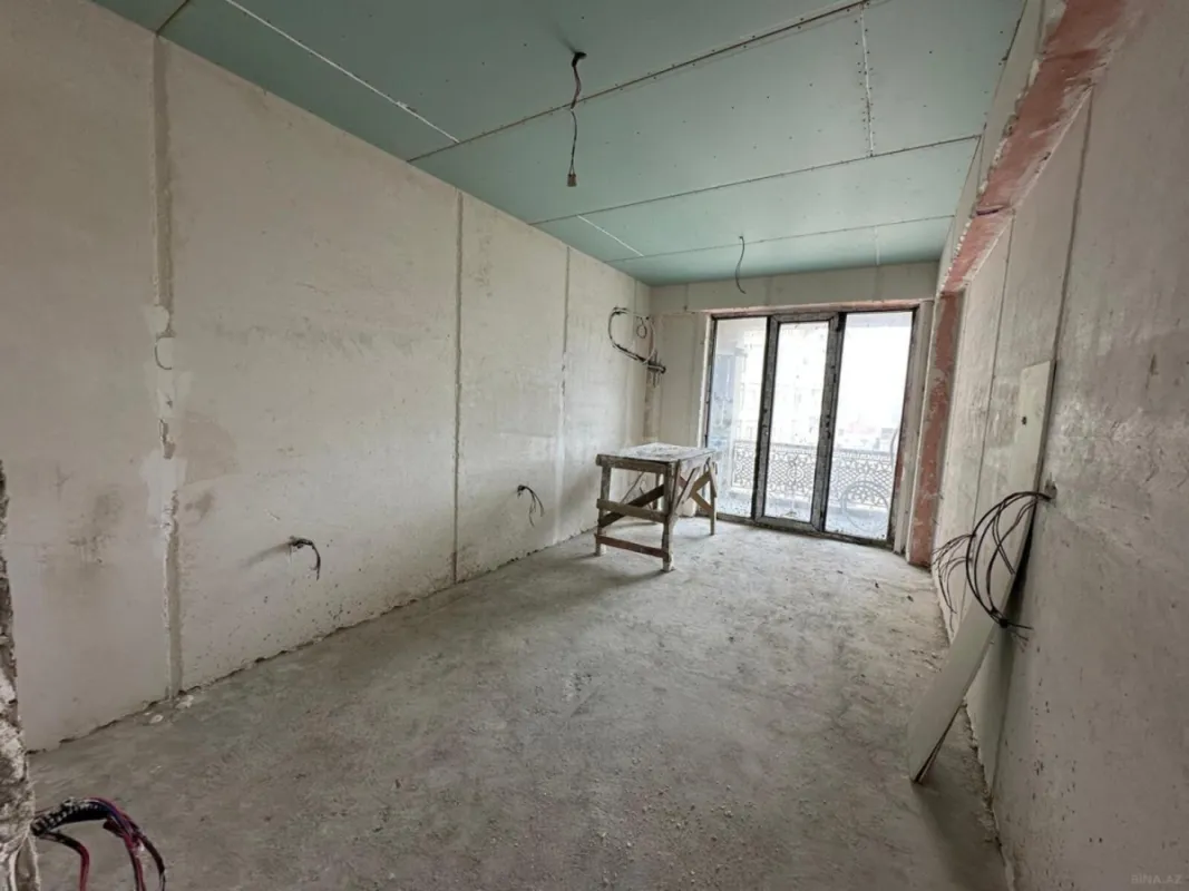 Satılır 3 otaqlı mənzil 121.3 m²