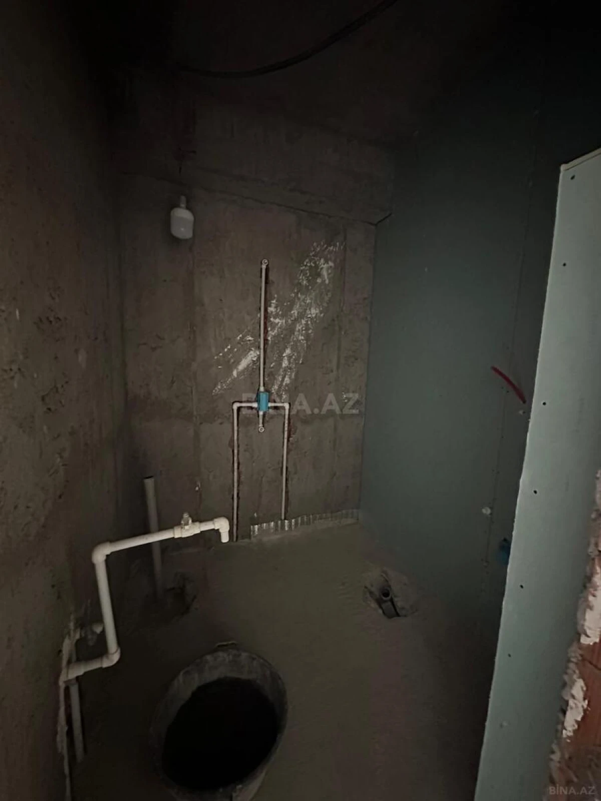 Satılır 3 otaqlı mənzil 121.3 m²