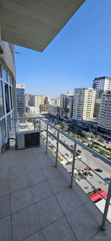 Kirayə verilir 4 otaqlı mənzil 180 m²