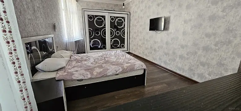 Kirayə verilir 4 otaqlı mənzil 180 m²