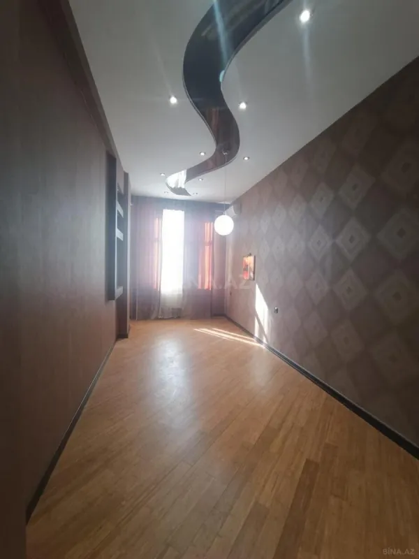 Satılır 4 otaqlı mənzil 170 m²