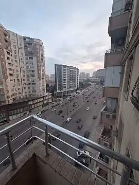 Satılır 4 otaqlı mənzil 170 m²