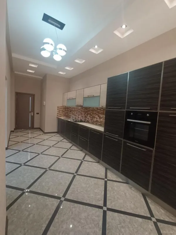 Satılır 4 otaqlı mənzil 170 m²