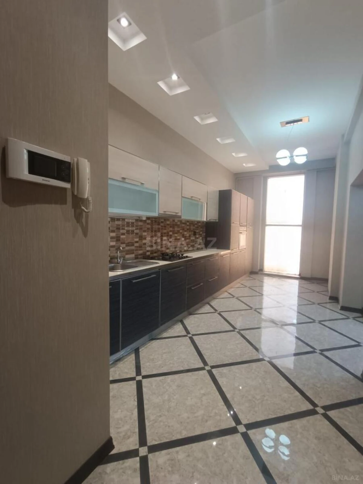 Satılır 4 otaqlı mənzil 170 m²