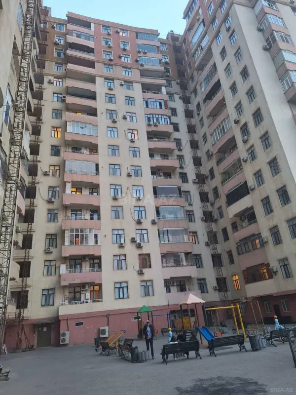 Satılır 4 otaqlı mənzil 170 m²