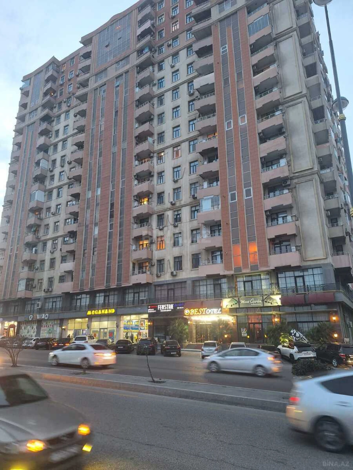 Satılır 4 otaqlı mənzil 170 m²