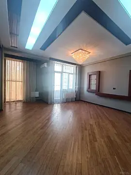 Satılır 4 otaqlı mənzil 170 m²