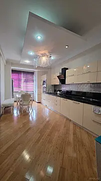 Satılır 3 otaqlı mənzil 131 m² — Bakı 3 otaq 131.00 m²