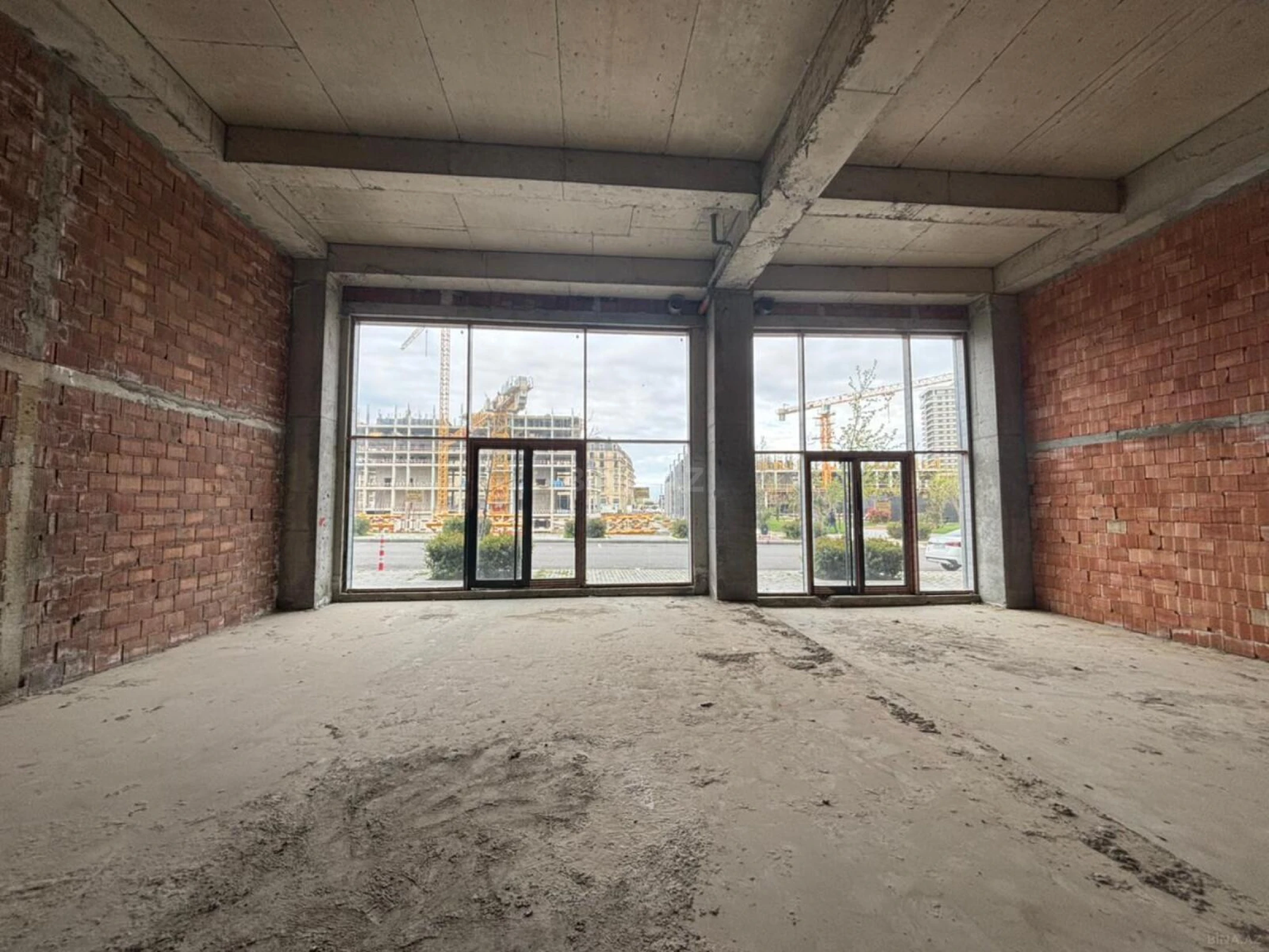 Kirayə verilir obyekt 245 m²