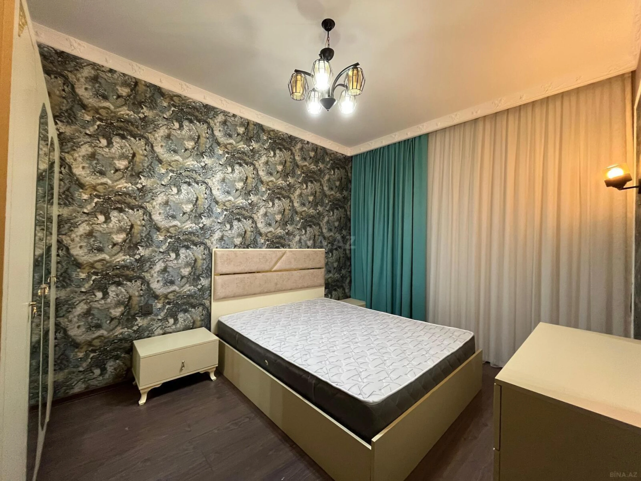 Kirayə verilir 2 otaqlı mənzil 70 m²