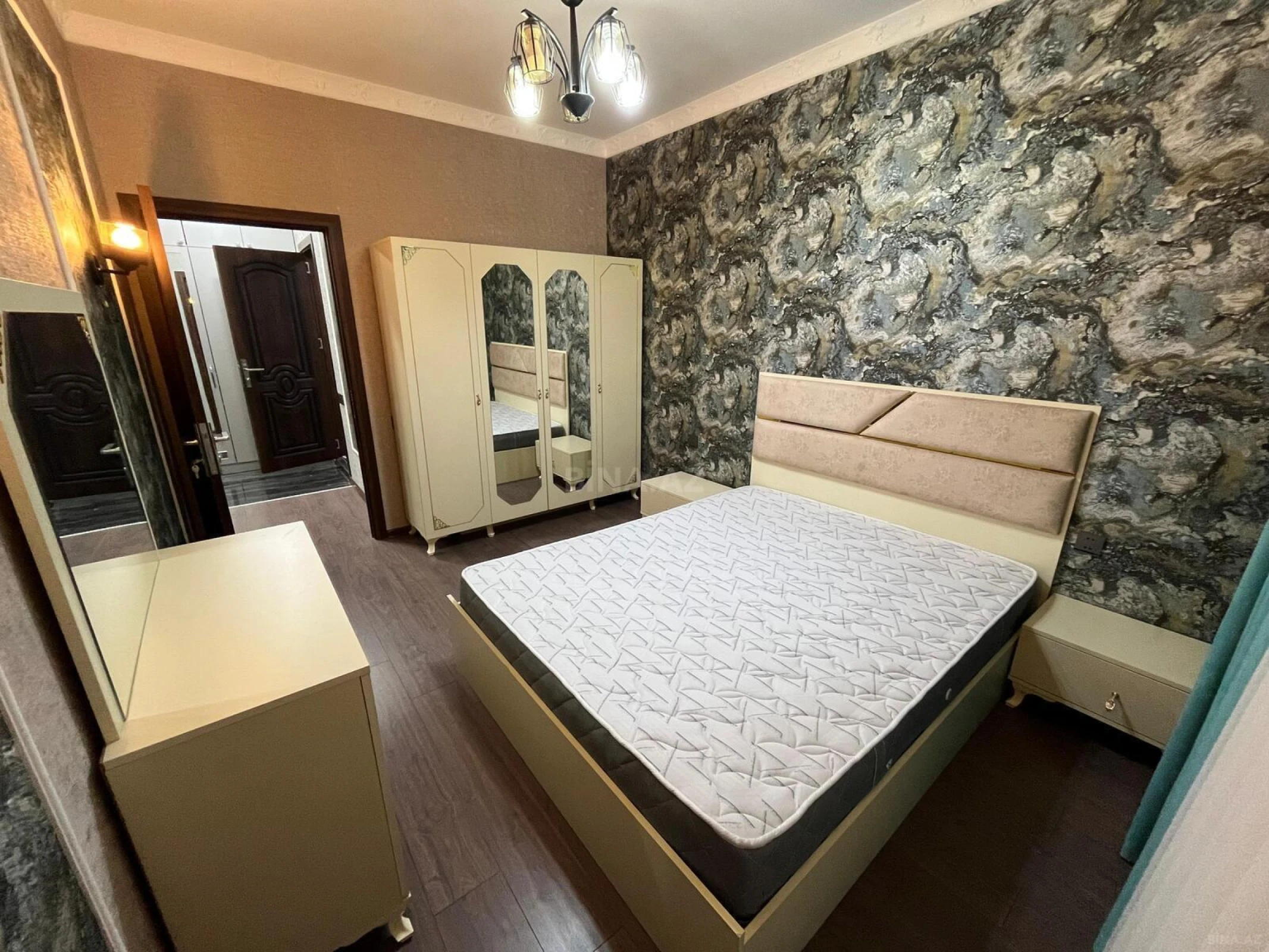 Kirayə verilir 2 otaqlı mənzil 70 m²