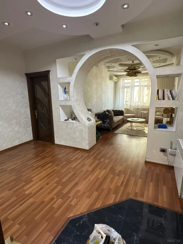 Kirayə verilir 2 otaqlı mənzil 82 m²