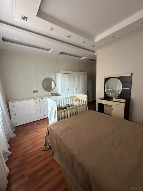 Kirayə verilir 2 otaqlı mənzil 82 m²