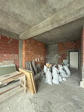 Satılır 3 otaqlı mənzil 121.9 m²