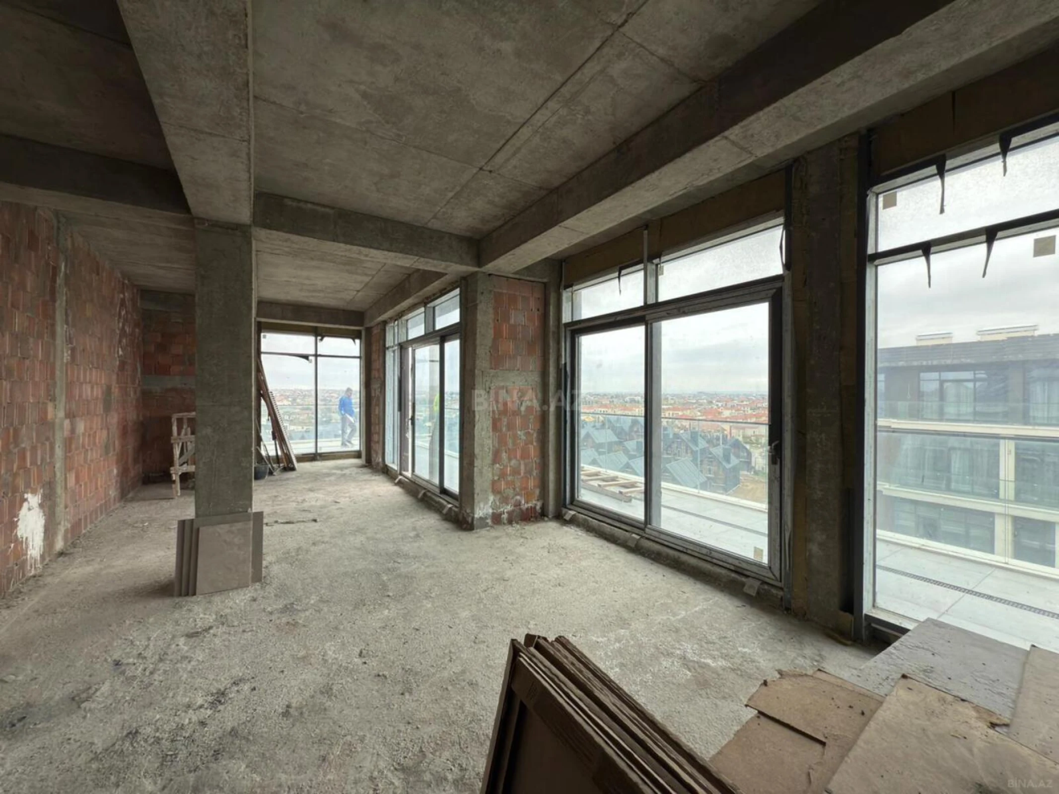 Satılır 3 otaqlı mənzil 121.9 m²