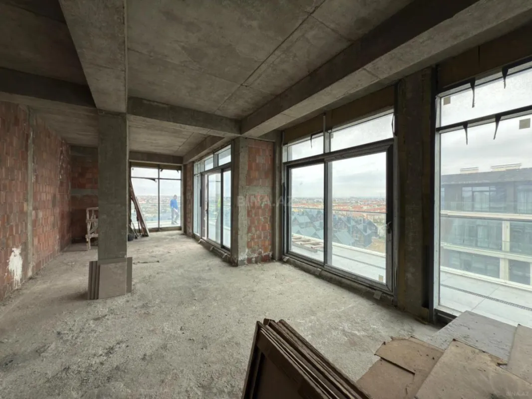 Satılır 3 otaqlı mənzil 121.9 m²