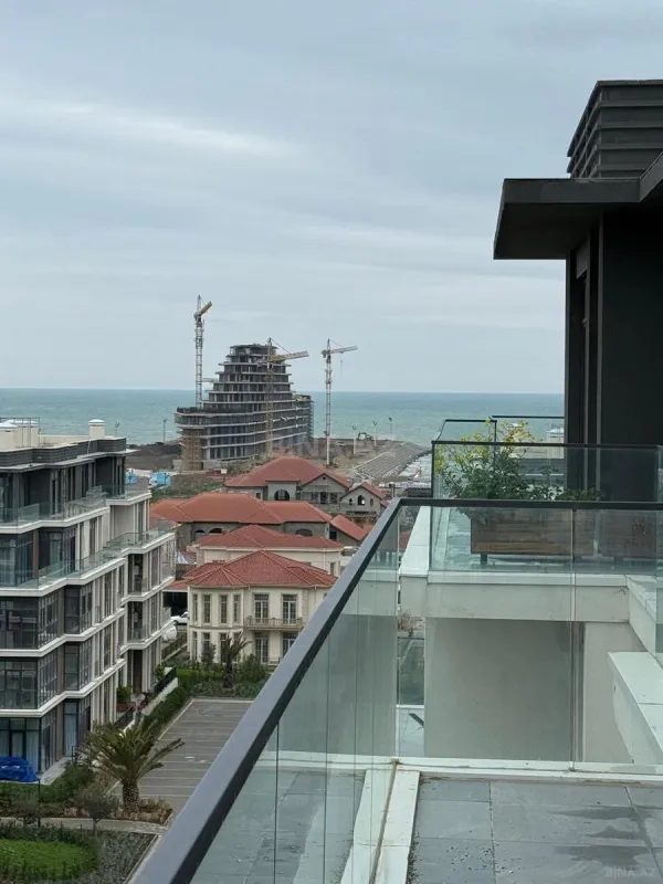 Satılır 3 otaqlı mənzil 121.9 m²