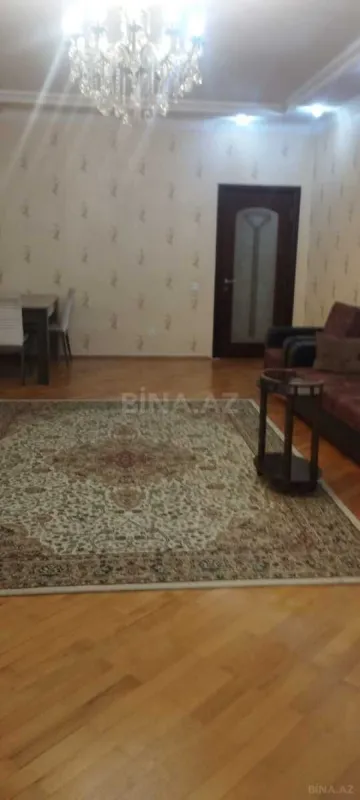Kirayə verilir 3 otaqlı mənzil 156 m²