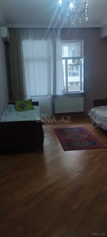 Kirayə verilir 3 otaqlı mənzil 156 m²