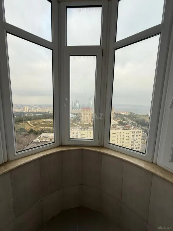 Satılır 3 otaqlı mənzil 137 m²